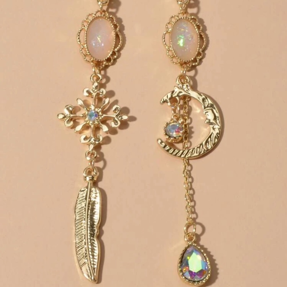 🌙 Lovely Metallic Mismatched Crescent Moon Feather detail Rhinestone Tassels